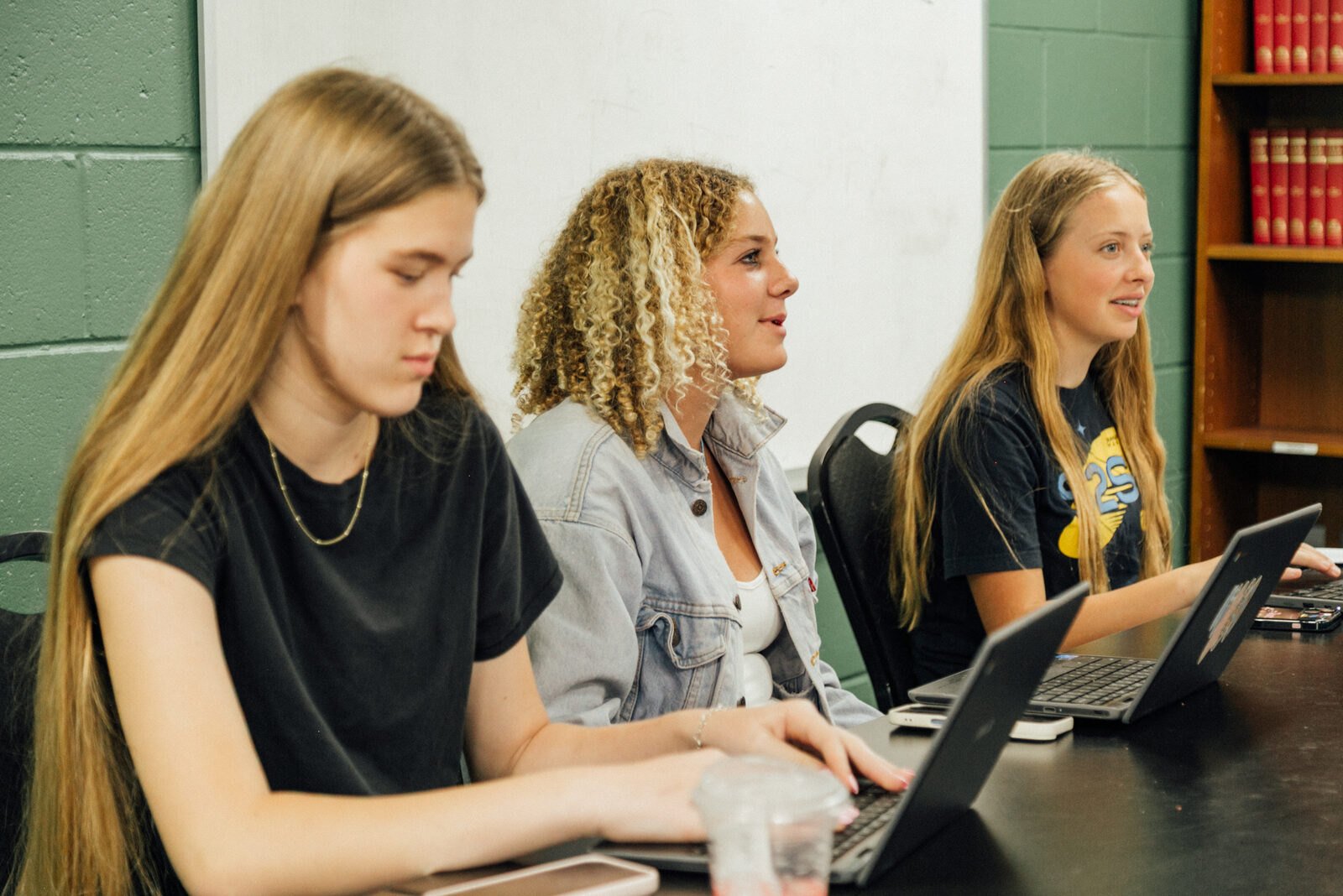Students Teens Studying 01